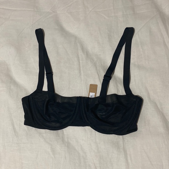 Skims no show molded unlined balconette bra - Picture 1 of 5